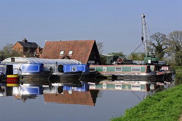 The amazing network of canals, junctions, locks and tunnels left over from the industrial revolution has a fascination all of its own.