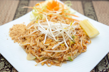 Chicken Pad Thai - Thai stir-fried noodle
