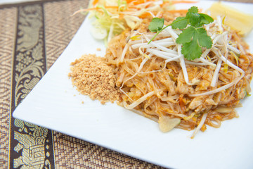 Chicken Pad Thai - Thai stir-fried noodle