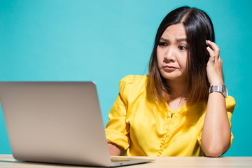 Woman has doubt when she look at laptop