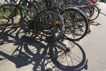Überfüllte Fahrradständer
