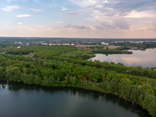 Fototapeta na wymiar Panorama vom Unterbacher See mit Wolken im Himmel