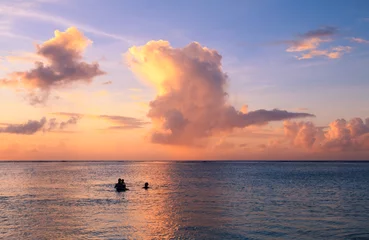 Photo sur Plexiglas Mer / coucher de soleil Beautiful sunset in Tumon beach