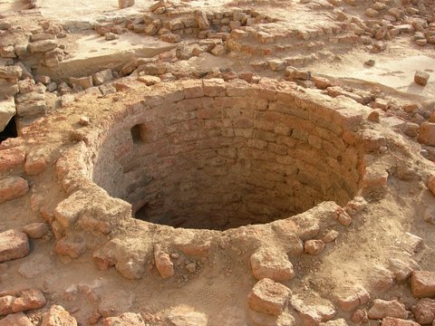 Nilometr - antyczna infrastruktura pomiaru stanu wody rzeki Nil, Egipt