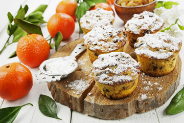 Mandarin muffins with raisin