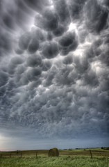 Fototapeta na wymiar Storm Mammatus Clouds Canada