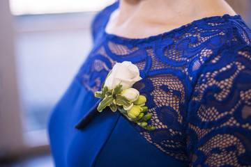 Woman dress with wedding symbol.