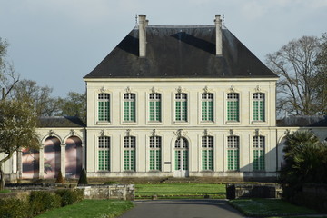 Fototapeta na wymiar Jardin à la française et château du grand Blottereau, Nantes, France
