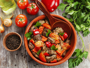 Chicken liver with sweet pepper and tomatoes