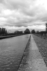Garonne channel in Moissac BW