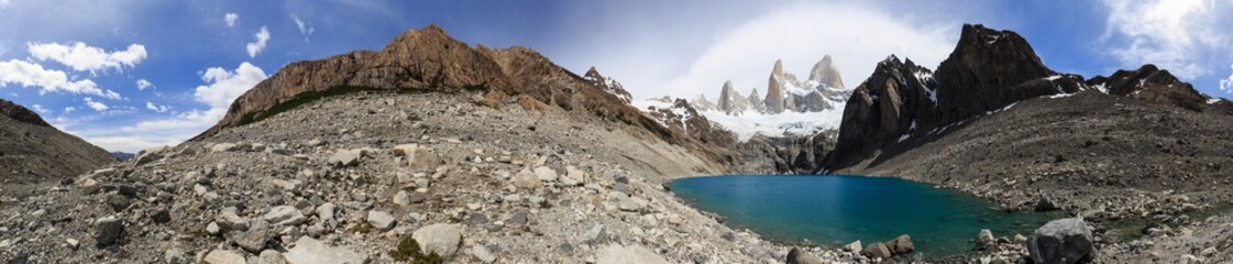 Fototapeta na wymiar Blick auf den Fitz Roy von der Laguna Sucia, Patagonien, Argentinien