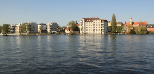 Obraz premium Berliner Spreeufer an der Köpenicker Dammvorstadt