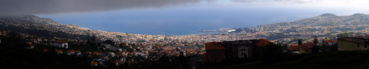 Fototapeta na wymiar Funchal et Caniço (Madère)
