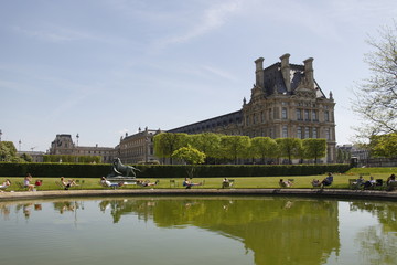 Fototapeta na wymiar Bassin du jardin des Tuileries à Paris