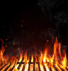 Fotobehang Grill / Barbecue Grillachtergrond - Lege gestookte barbecue op zwart