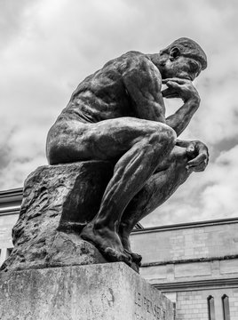 Fototapeta The Thinker (Le Penseur) - bronze sculpture by Auguste Rodin, Paris. France