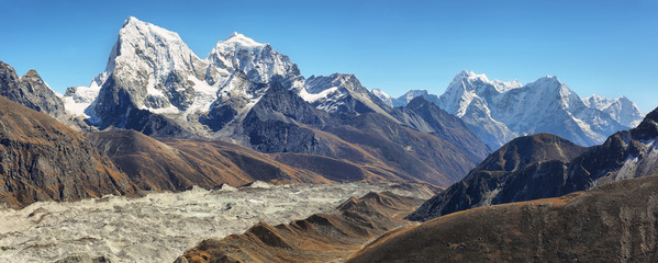 View of Everest and Lhotse peaks from Gokyo Ri, Nepal - obrazy, fototapety, plakaty