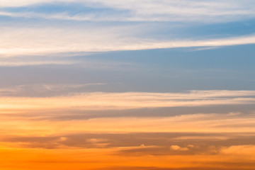 Naklejka premium colorful dramatic sky with cloud at sunset.