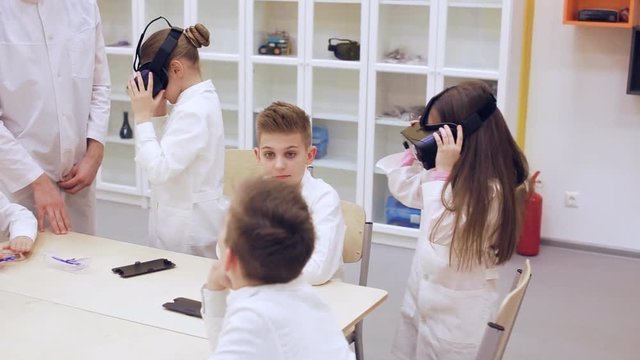 Children learn technology in a modern school