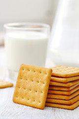 Fototapeta na wymiar Milk and cookies