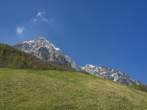 Grigna e la sua valle ( Valsassina )
