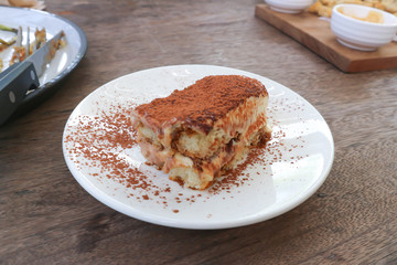 cake or tiramisu