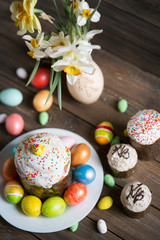 Obraz na płótnie Canvas Easter cake and painted eggs