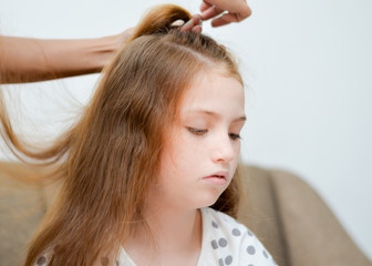 Fototapeta premium Mother comb my hair to daughters.