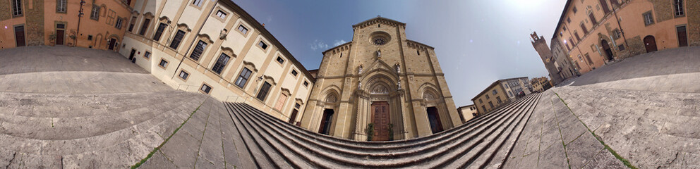 Fototapeta na wymiar Arezzo, il Duomo a 360 gradi