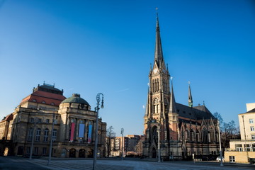 Fototapeta premium Chemnitz, Opernhaus und Petrikirche