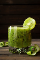 A refreshing cocktail of kiwi and lime