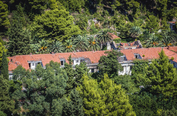 Obraz premium Abandoned hotel in former Tourist Complex of Kupari village, Croatia