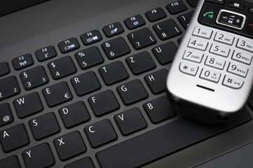 Laptoptastatur mit Telefon