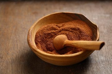 Cinnamon powder in bowl