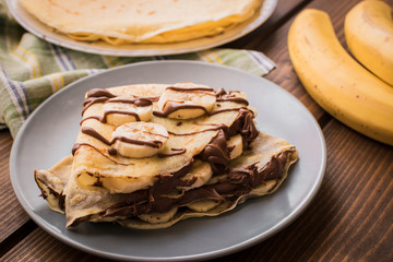 Pancakes with banana and cacao cream. Les crêpes.