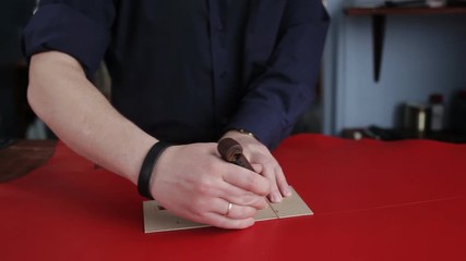 The Tanner cuts under the line of blanks for the manufacture of the purse