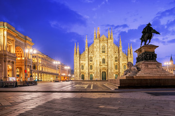 Fototapeta na wymiar Milan Cathedral and the Galleria on piazza Duomo, Italy