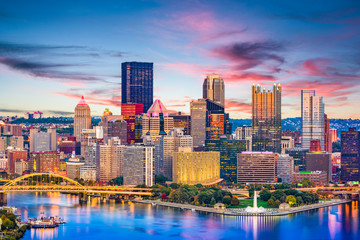 Pittsburgh, Pennsylvania, USA River and Skyline - obrazy, fototapety, plakaty