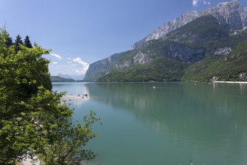 Fototapeta na wymiar lago di Molveno