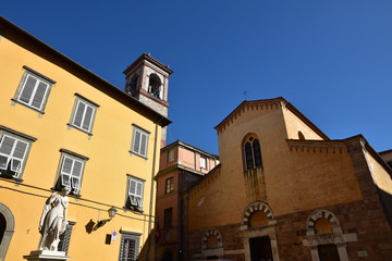 Fototapeta na wymiar Piazza del Salvatore à Lucca en Toscane, Italie