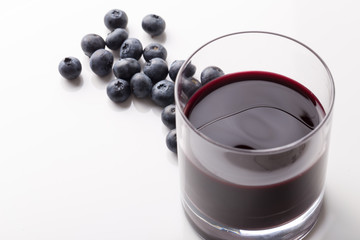 Blueberry juice and fresh blueberry
