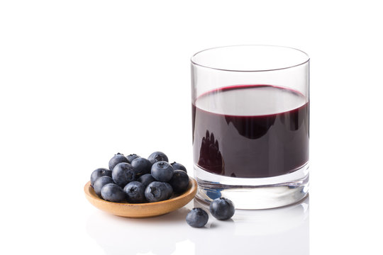 Blueberry juice and fresh blueberry