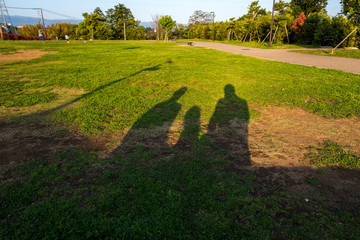 ・影・家族・三人