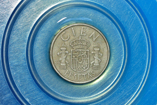 Moneda antigua de 100 España pesetas cruz  01