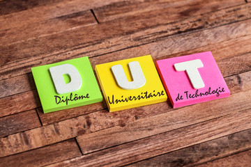 post-it acronyme : DUT