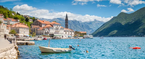 Schilderijen op glas Historische stad Perast aan de baai van Kotor in de zomer, Montenegro © JFL Photography