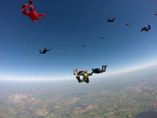 Abwaschbare Fototapete Luftsport Teambildung im Fallschirmspringen