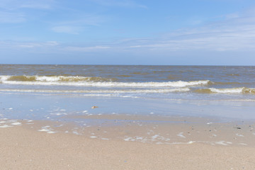 Flutwellen am Nordseestrand