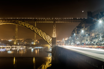 Obraz premium View of night Porto. Blurry river. Long exposure.