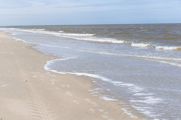 Flutwellen am Nordseestrand